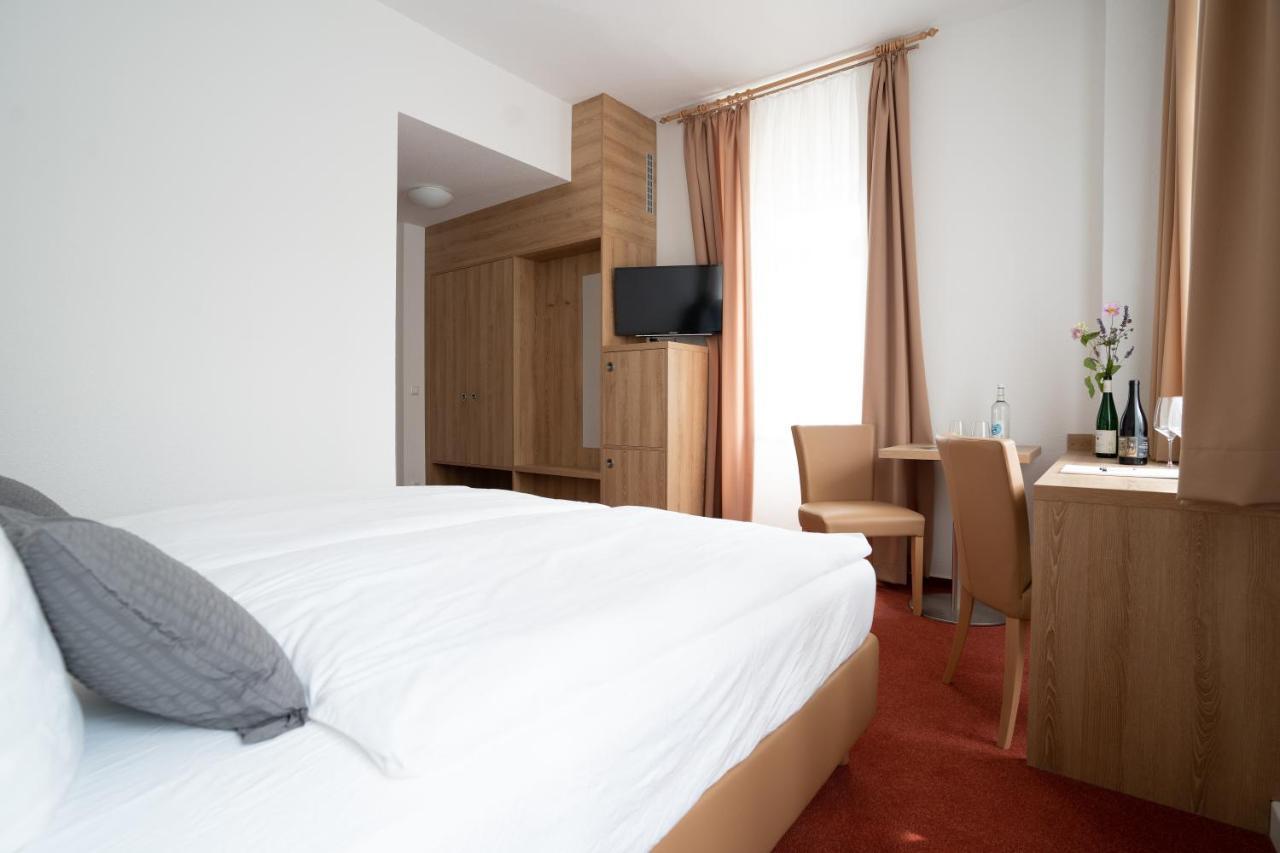 יינה Nineofive Hotel מראה חיצוני תמונה